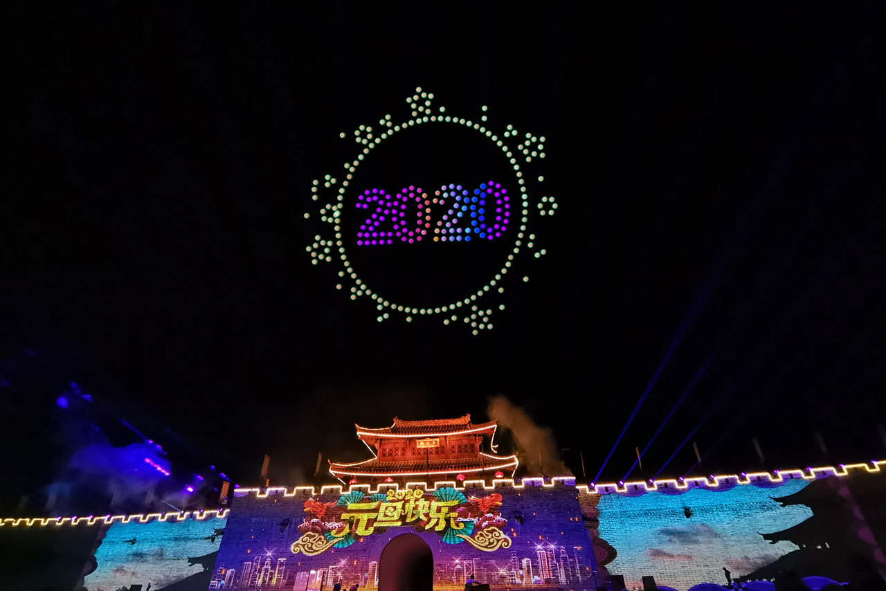 无人机灯光秀现场:古城崖州跨年